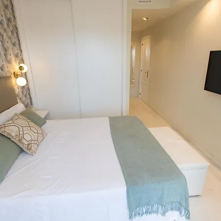 Primera Linea De Playa En Puerto Banus