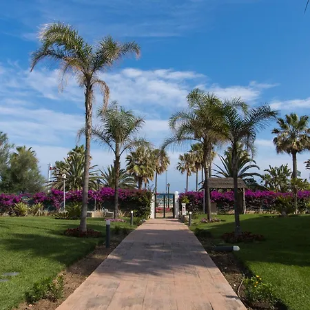 Primera Linea De Playa En Puerto Banus 마르베야